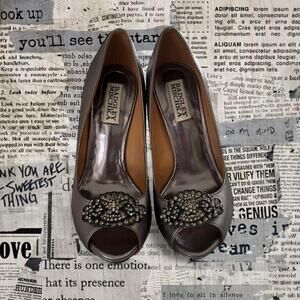 Badgley mischka dark gray metallic pumps rhinestones stone detailing W sz 6